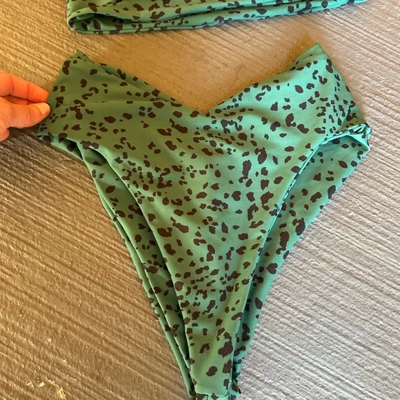 Skatie Teal seabrook and Black Leopard Bikini mint! Melly top and bottom - Picture 4 of 9